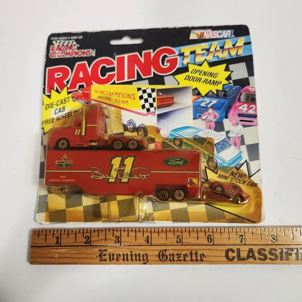 1992 Racing Champions #11 Bill Elliot Team Transporter With Stock Car